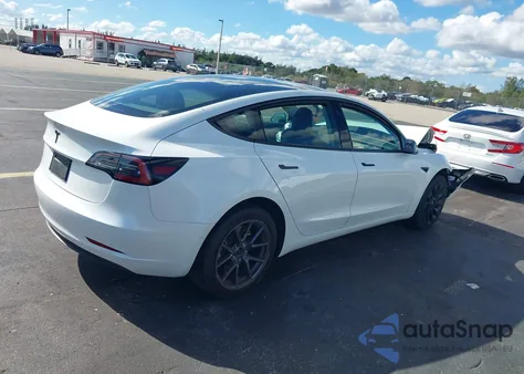 2021 Tesla Model 3 Standard Range Plus Rear-Wheel Drive z USA, uszkodzony, nr VIN 5YJ3E1EA2MF057698